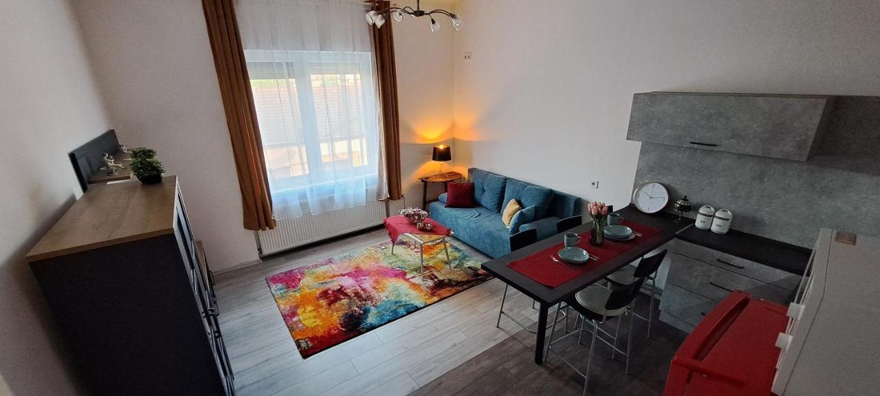 דירות סגד Napraforgo Apartman מראה חיצוני תמונה